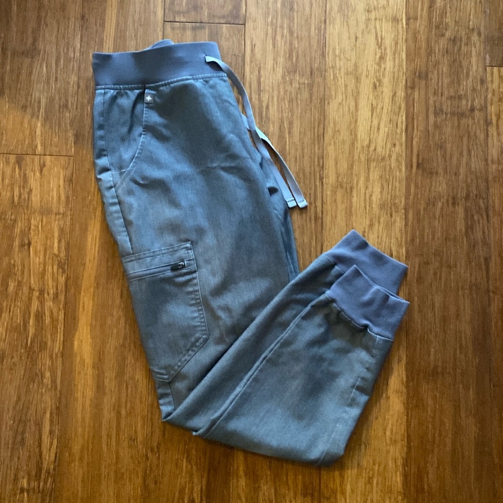 FIGS Zamora Grey Scrub Pants / Joggers / Size Small